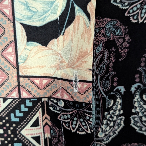 Patterned Women's Top - Picture 6 of 10